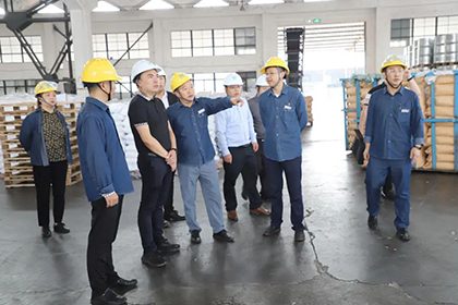 纳溪区副区长黄祖鑫到油脂01.jpg