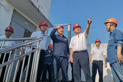 国网供电公司到西区变电所调研.jpg