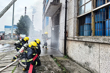 泸天化股份公司开展电气火灾事故应急实战演练