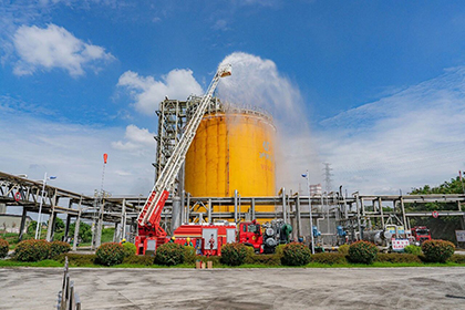 筑牢安全防线 锤炼应急尖兵——泸天化股份公司开展液氨罐区泄漏事故综合应急救援演练