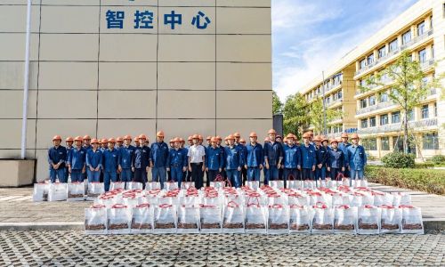 泸州市总工会副主席郑智带队赴泸天化开展高温慰问