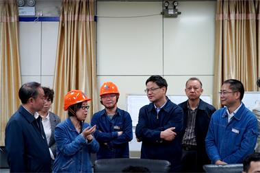 宁夏中卫市政协主席罗成虎一行莅临我公司考察