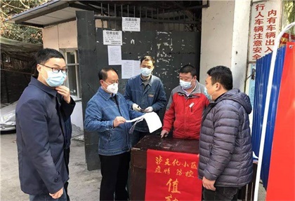 泸天化股份公司领导督查生活区疫情防控工作