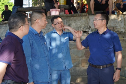 泸天化集团公司党委书记谭光军一行来我公司督查防洪防汛工作