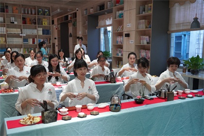 泸天化股份公司工会开展“魅力女性  品味人生”茶艺体验活动