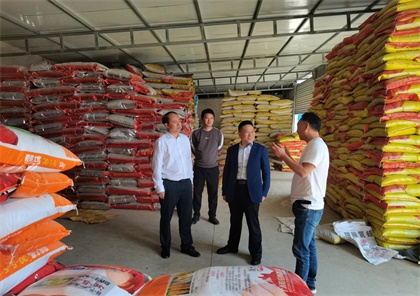 泸天化股份公司党委书记廖廷君带队深入一线开展市场调研