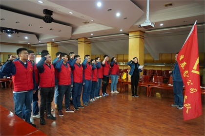 泸天化股份公司举行2020年青年工作会暨星辰志愿服务队授旗仪式