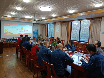 泸天化股份公司党委中心组集中学习党的十九届五中全会精神