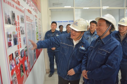 泸天化股份公司党委书记、董事长廖廷君赴和宁公司检查指导高效复合肥项目前期工作