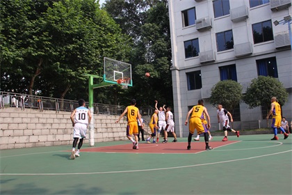 泸天化股份公司与川南煤业公司鲁班山北矿开展篮球友谊赛