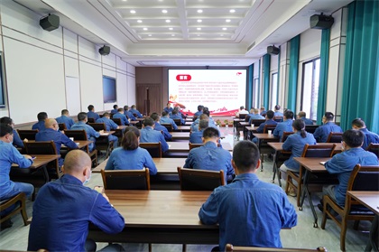 泸天化股份公司总经理赵永清为党员干部上专题党课