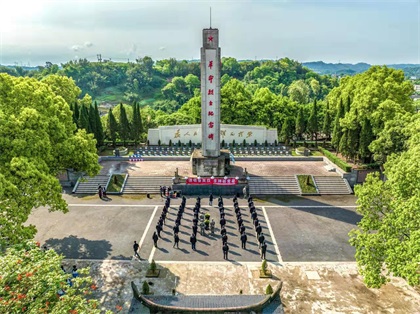 泸天化股份公司团委开展“清明祭英烈、丰碑砺青春”主题团日活动