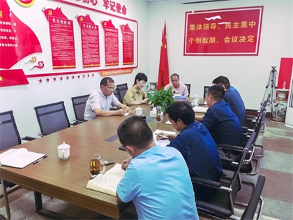 泸天化集团公司副总经理周锡江带队到油脂公司调研