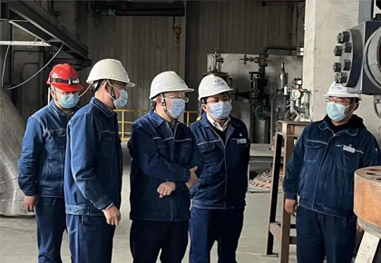 泸天化集团公司常务副总经理傅利才一行莅临和宁公司检查调研