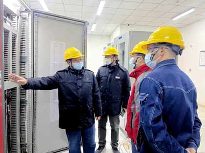 泸天化股份公司领导赵永清、陈占清深入一线检查指导大修工作