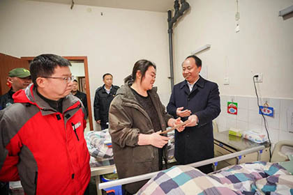 泸天化股份公司开展春节送温暖活动