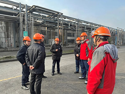 泸天化股份公司傅利才一行到油脂公司开展节前检查与慰问