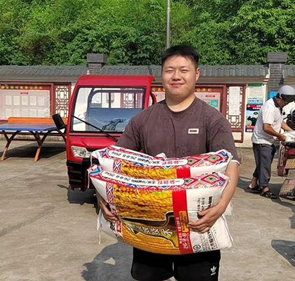 泸天化捐赠“营养礼包”助力乡村振兴