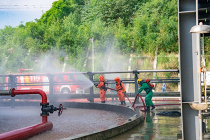 泸天化股份公司开展液氨罐区液氨泄漏应急演练
