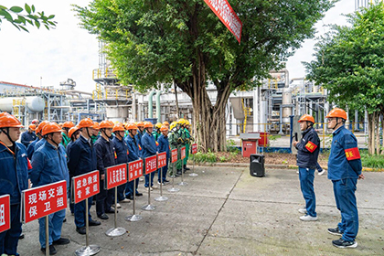 泸天化股份公司开展重大危险源中间罐区甲醇泄漏事故应急综合演练